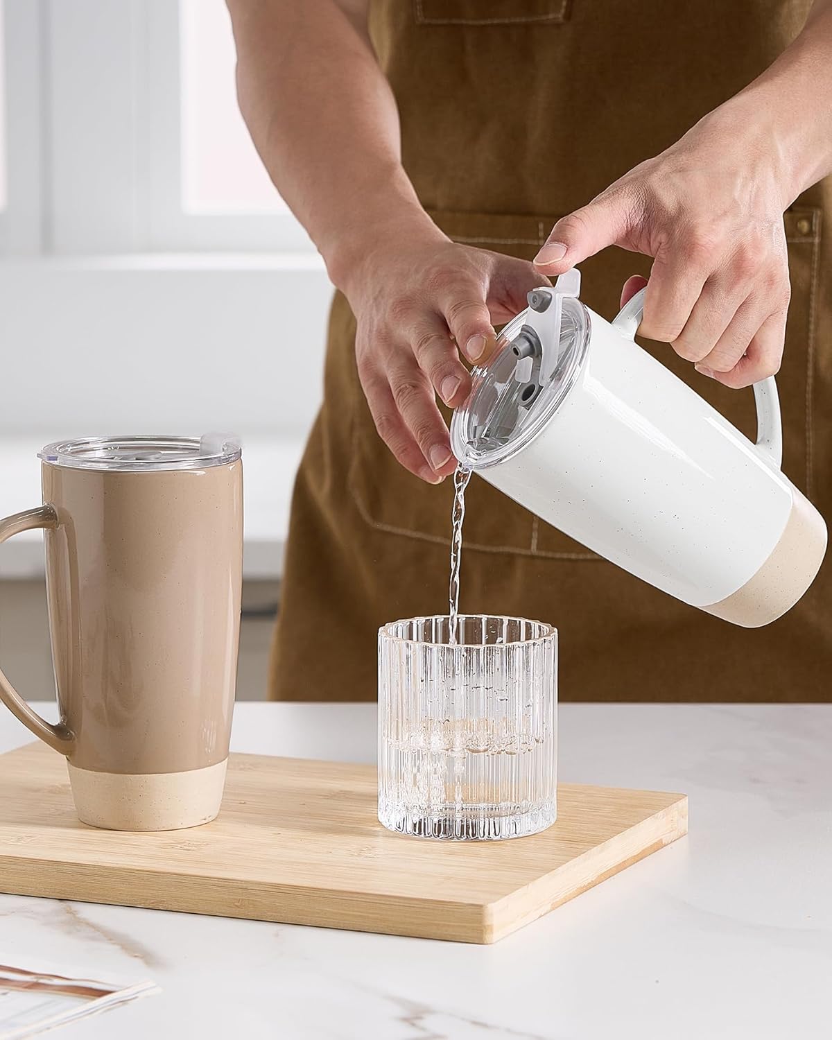 famiware Milkyway Coffee Mugs, 20oz Large Coffee Mug, Ceramic Mug Set of 2 with Lid, Cup Set with Handle for Latte, Tea, Cocoa, Milk, Home & Office, White and Cinnamon Brown