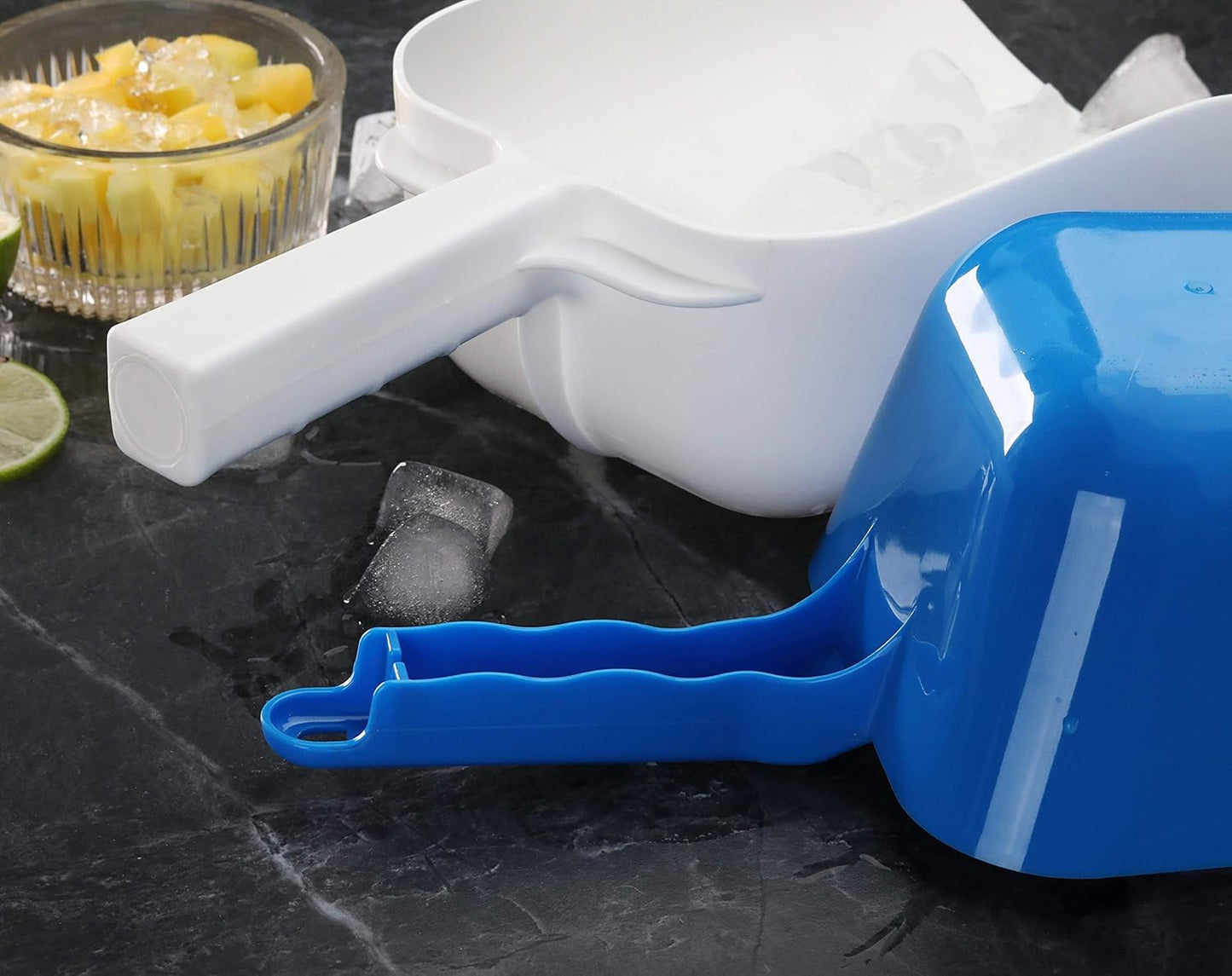New Star Foodservice 34462 Polycarbonate Plastic Utility Ice Scoop. Blue, 64-Ounce