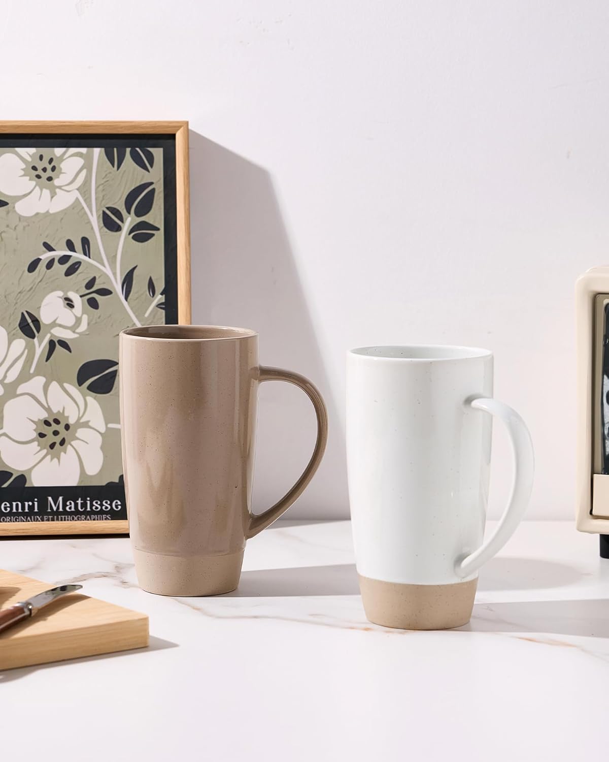 famiware Milkyway Coffee Mugs, 20oz Large Coffee Mug, Ceramic Mug Set of 2 with Lid, Cup Set with Handle for Latte, Tea, Cocoa, Milk, Home & Office, White and Cinnamon Brown