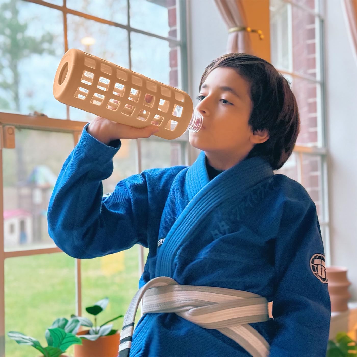 purifyou 40oz / 32oz / 22oz / 12oz Borosilicate Glass Water Bottle with Time & Volume Markers, Silicone Sleeve, Stainless Steel Lid – Reusable Glass Bottle for Water & Juice (32oz Iced Coffee)