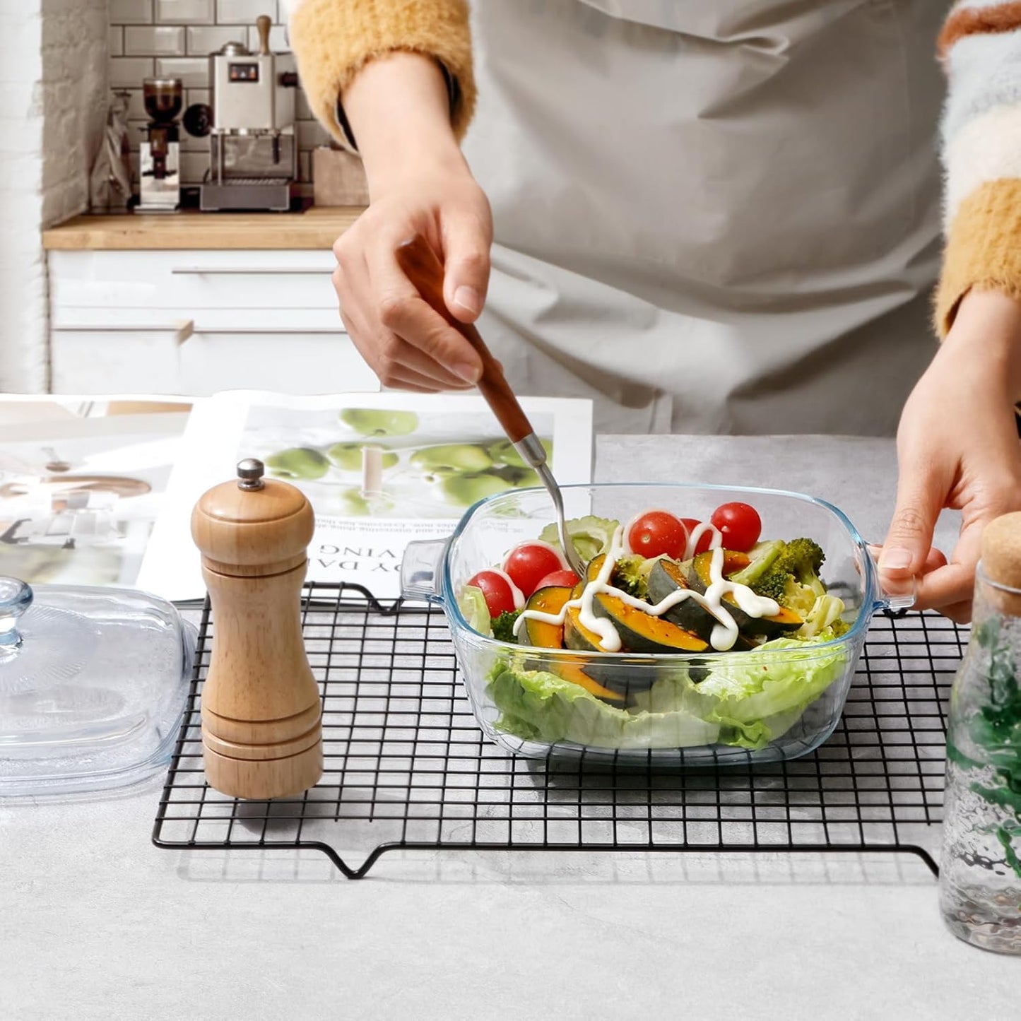 NUTRIUPS Small Glass Casserole Dish with Lid Oven Safe Square Casserole Dish 6.8 Inches Microwave Glass Bowl With Lid Microwavable Cookware (1.2L)