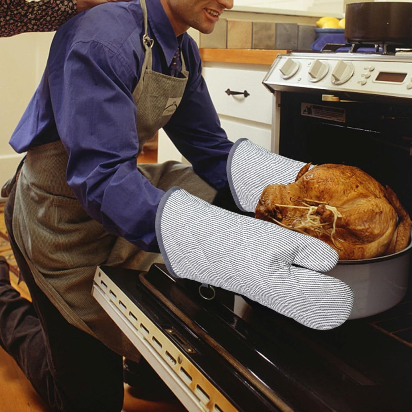 1 Pair Yarn Dyed Oven Mitts 100% Cotton Heat Resistant 470 Degree Gloves Men Women Cooking Baking Barbecue BBQ Microwave Crafting Machine Washable Pot Holders Mittens (Grey)