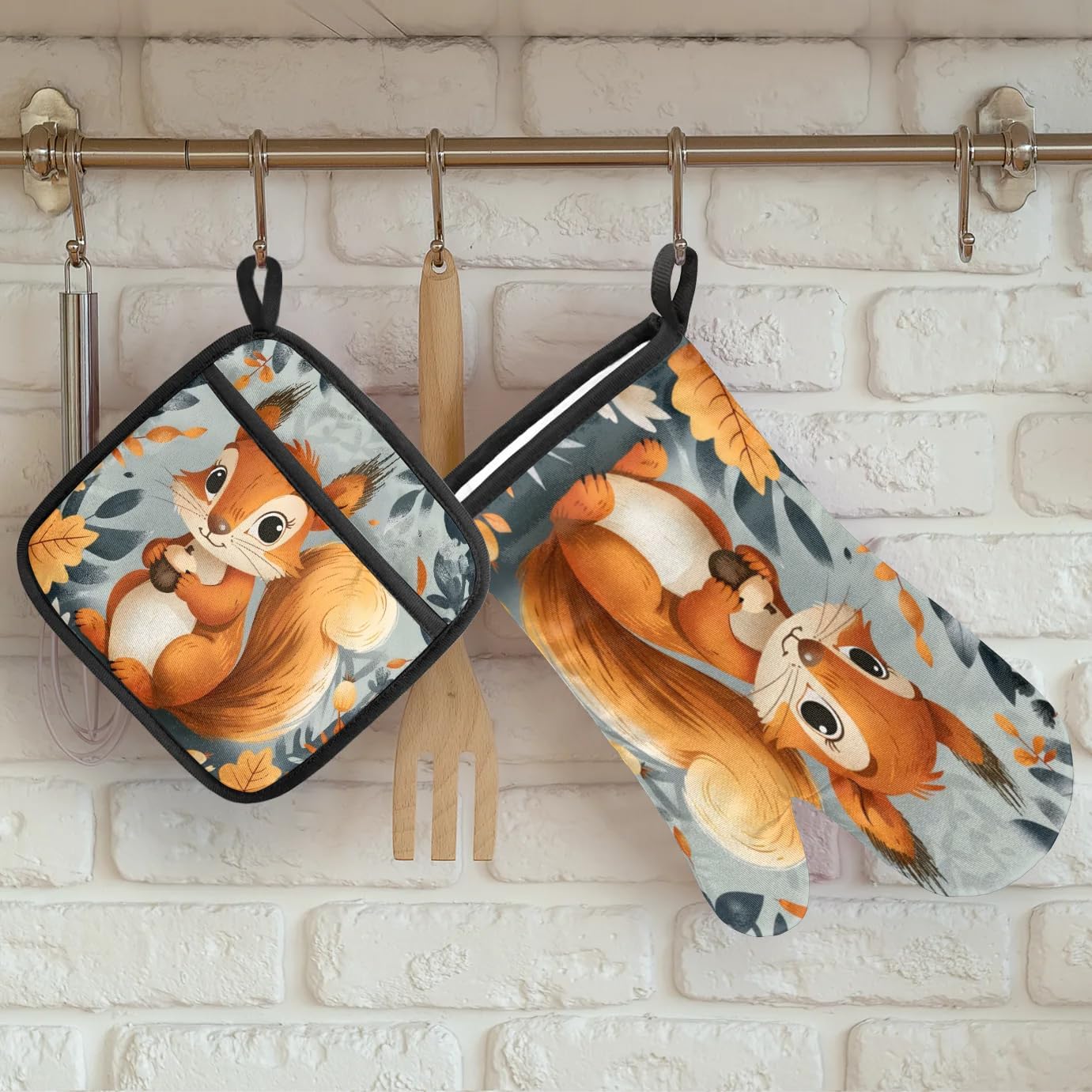Squirrel Fall Oven Mitts and Pot Holders Sets, 2 Pcs Decorative Kitchen Oven Glove for Cooking