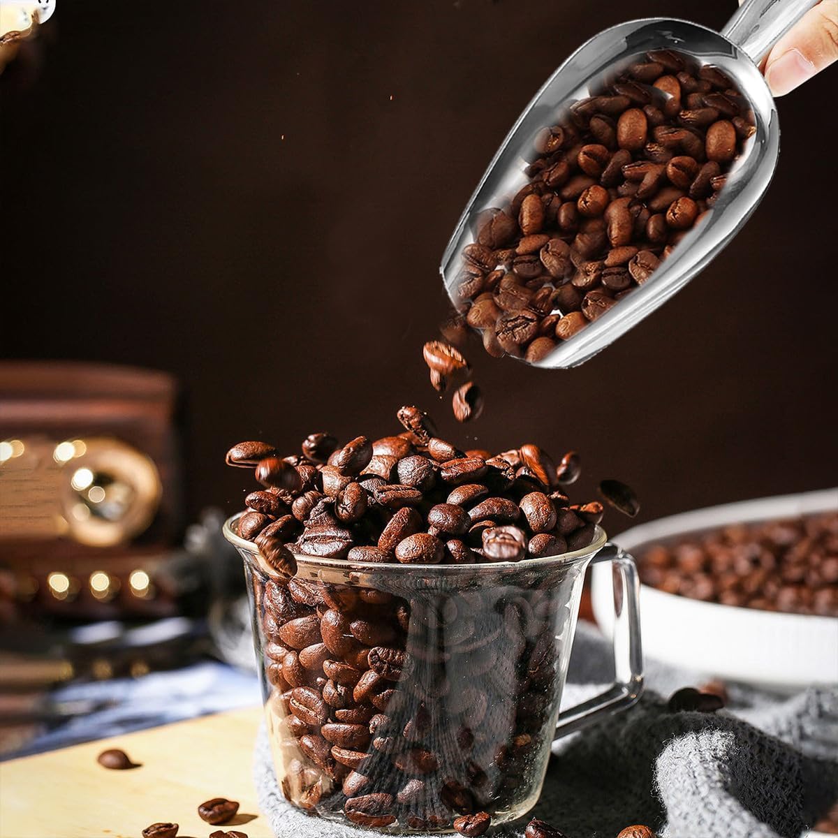 Metal Ice Scoop，Kitchen Ice Scooper for Ice Maker,Stainless Steel Small Ice Scooper for Freezer，Kitchen Gadgets Cookie Flour Pet Dog Food Scoop (Curved handle silver, 6OZ)