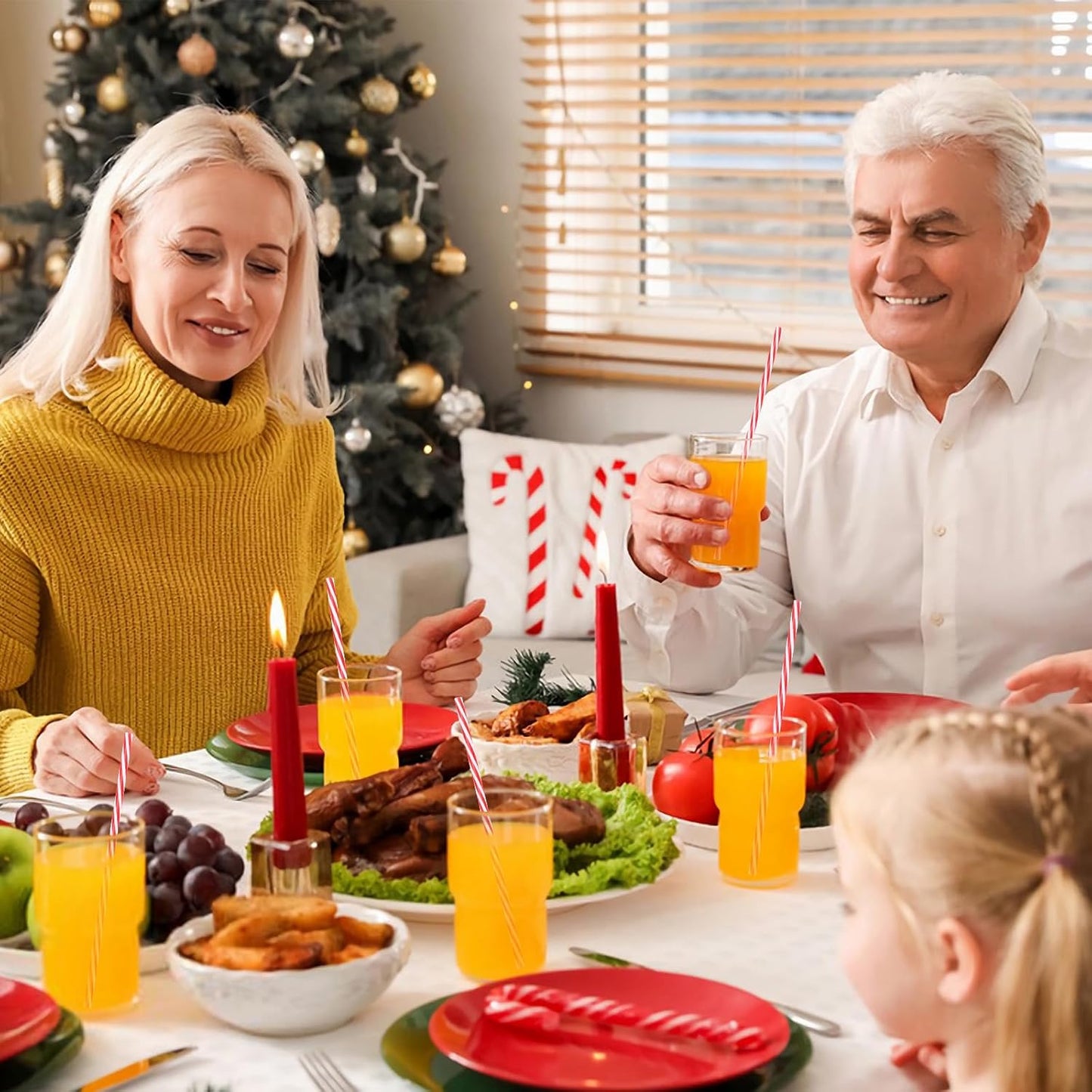 JANYUN 30 Pcs Christmas Straws Plastic, Reusable Red and White Striped Straws 9 Inch Xmas Hard Plastic Drinking Straws with Cleaning Brush for Holiday Christmas Party Favors Supplies Table Decoration