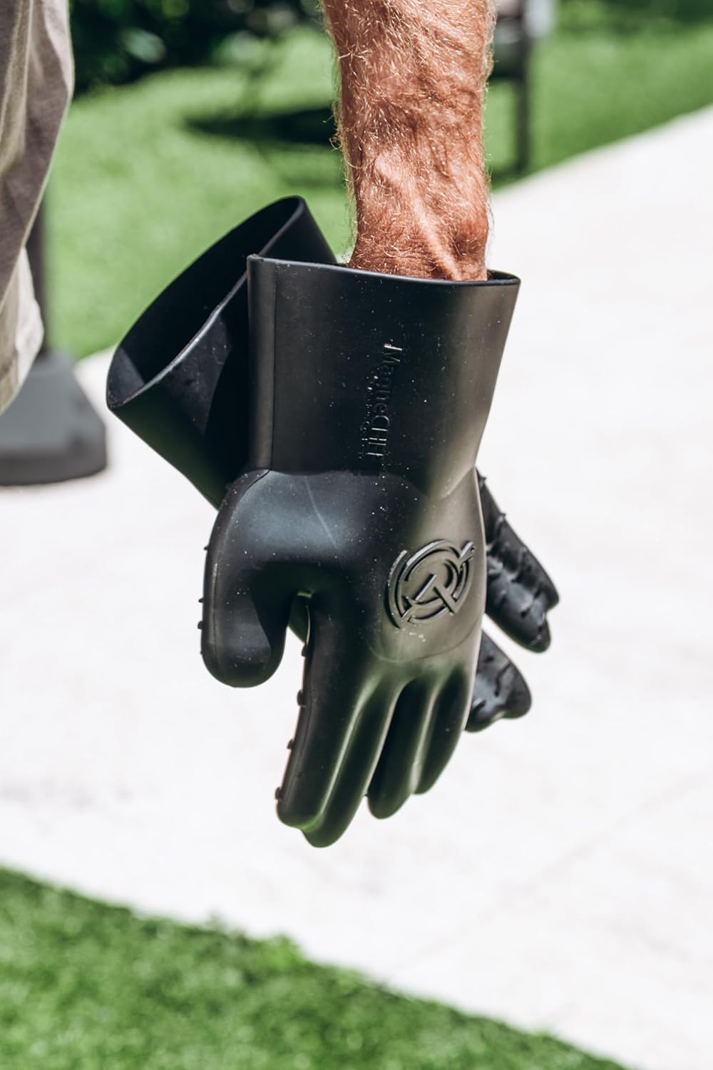 MagneCHEF Magnetic BBQ Grill Gloves – Heat Resistant, Patented Magnetic Safety Clip Easy On & Off, Firefighter-Designed, Dishwasher-Safe, Waterproof, Perfect for Grilling, Smoking, Frying, Baking