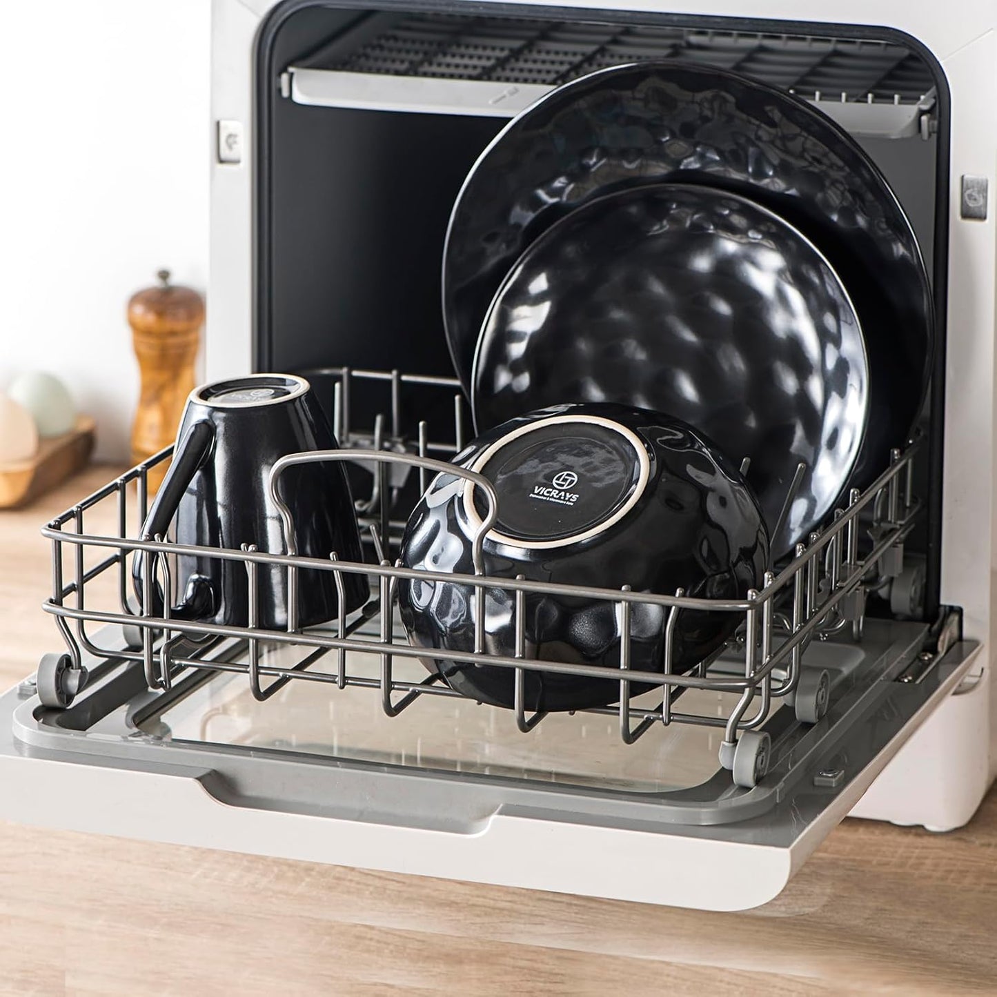 vicrays Ceramic Pasta Bowls Set, 32 Ounce Soup Bowls, Large Salad Bowls, Chip Resistant, Dishwasher Microwave Safe, Fluted stoneware Bowls for Kitchen, Serving Bowls - Set of 6 Black