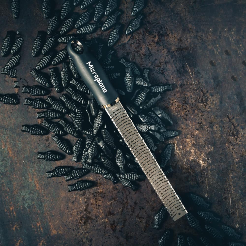 Microplane Premium Classic Series Zester 18/8, Black - Lemon Zester & Cheese Grater & Vegetable Grater - Citrus, Parmesan Cheese, Garlic, Ginger, Nutmeg, Chocolate - Stainless Steel Grater