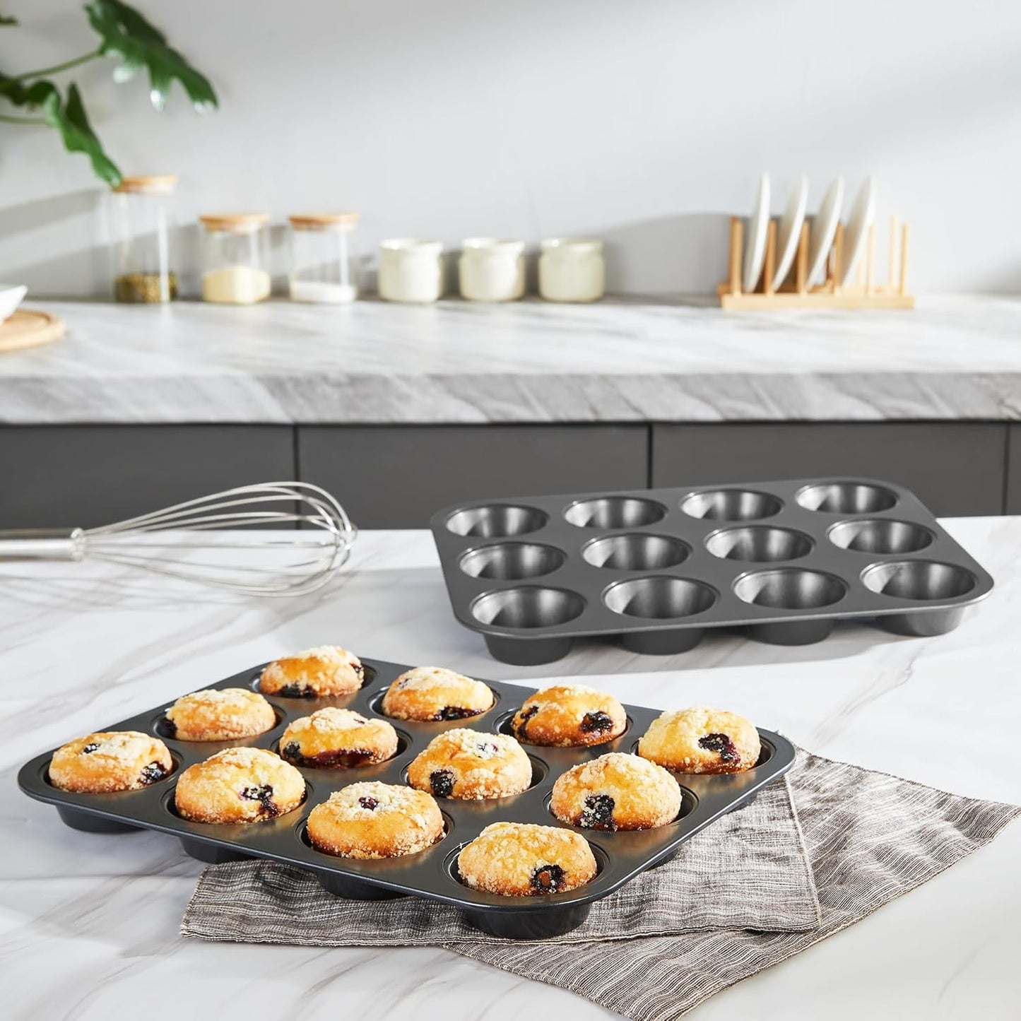 HONGBAKE Muffin Pan with 500 Cupcake Liners, Nonstick Cup Cake Tin for Baking,Premium 12 Cup Cheesecake Trays - Dark Grey