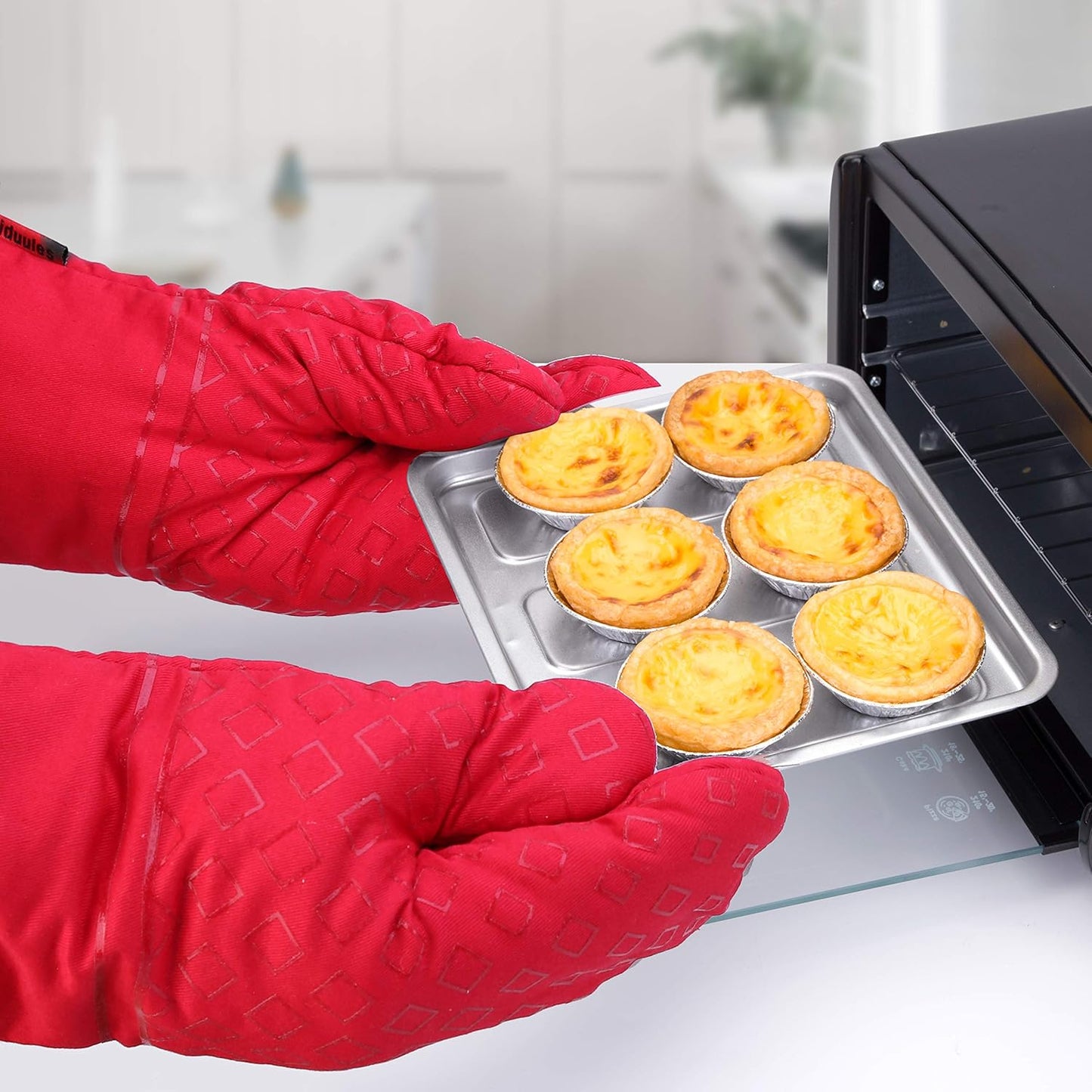 Set of 4 Oven Mitts and Pot Holders, 482 F Heat Resistant Hot Plate Moving Non-Slip Gloves for BBQ, Grill, Baking, Cooking, Oven, Microwave (Red)