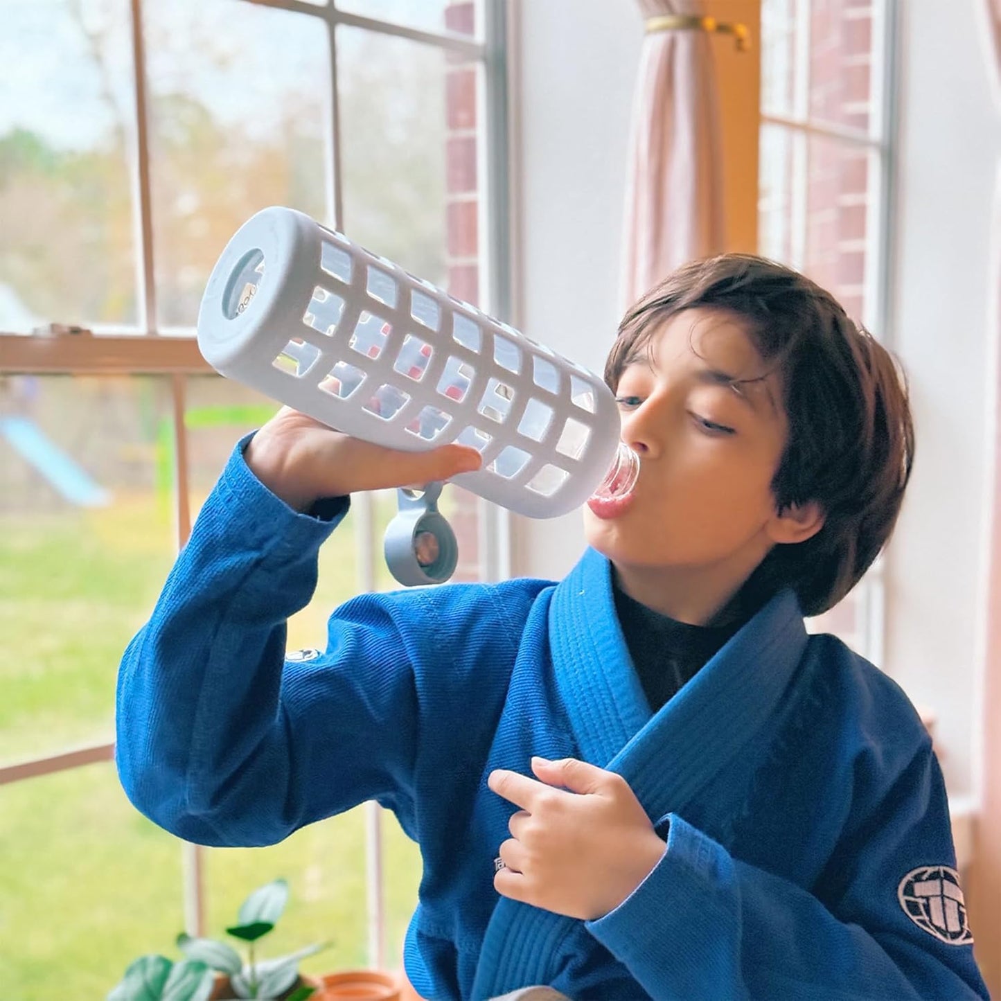 purifyou 40oz / 32oz / 22oz / 12oz Borosilicate Glass Water Bottle with Time & Volume Markers, Silicone Sleeve, Stainless Steel Lid – Reusable Glass Bottle for Water & Juice (40oz Ice Blue)