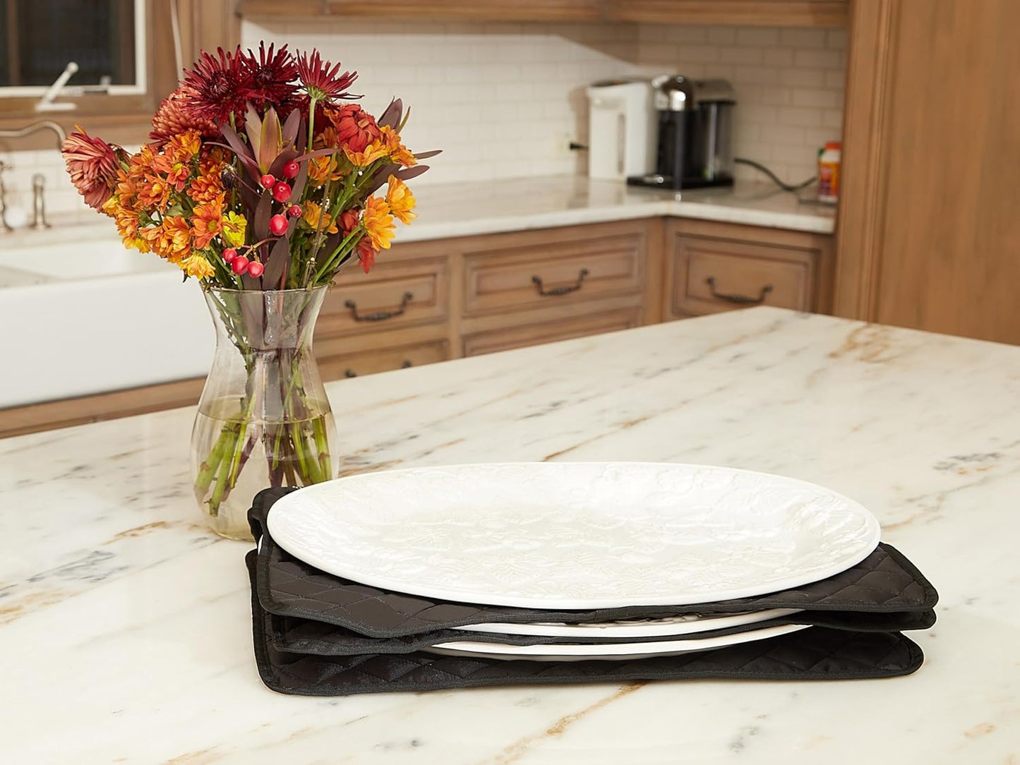 Covermates Keepsakes - Quilted Divider Set - Set of 4 - Scratch & Breakage Protection - Stain Resistant - Machine Washable - China Storage, Black