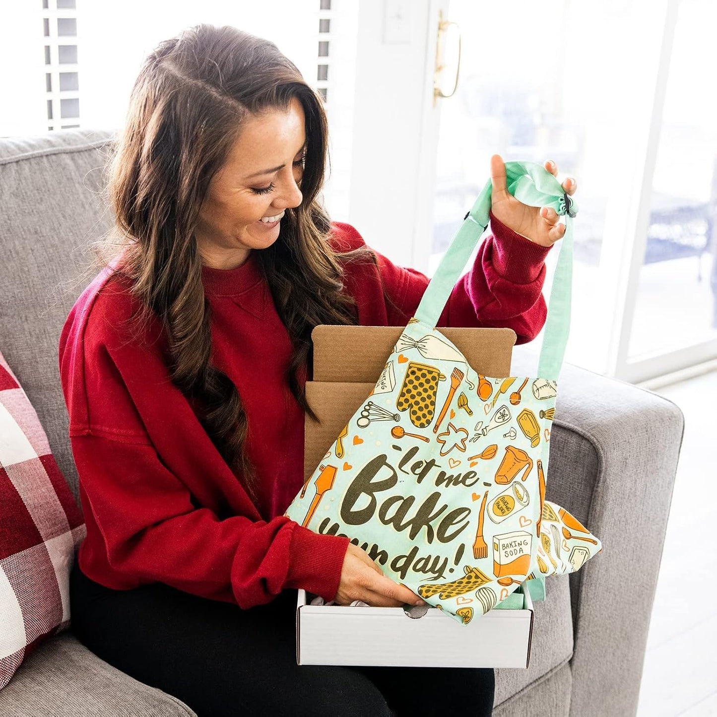 Lavley Christmas Baking Aprons - Funny kitchen gift for men, women and kids - 100% cotton adjustable apron for holiday bakers