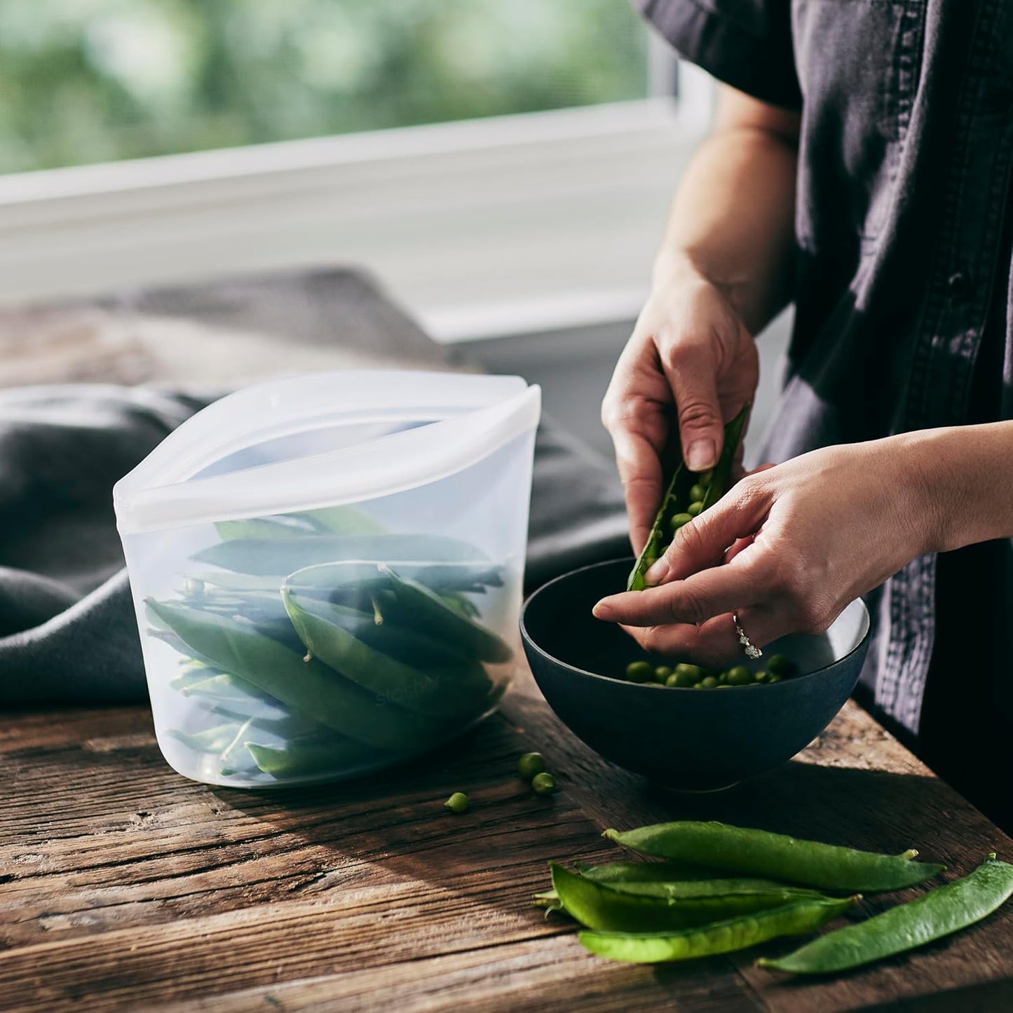 Stasher Premium Silicone Reusable Food Storage Bowl, Deep Ocean, Microwave, Sous Vide, Dishwasher, Oven and Freezer Safe, BPA Free, Leak-free, Eco-friendly, 4-Cup Bowl