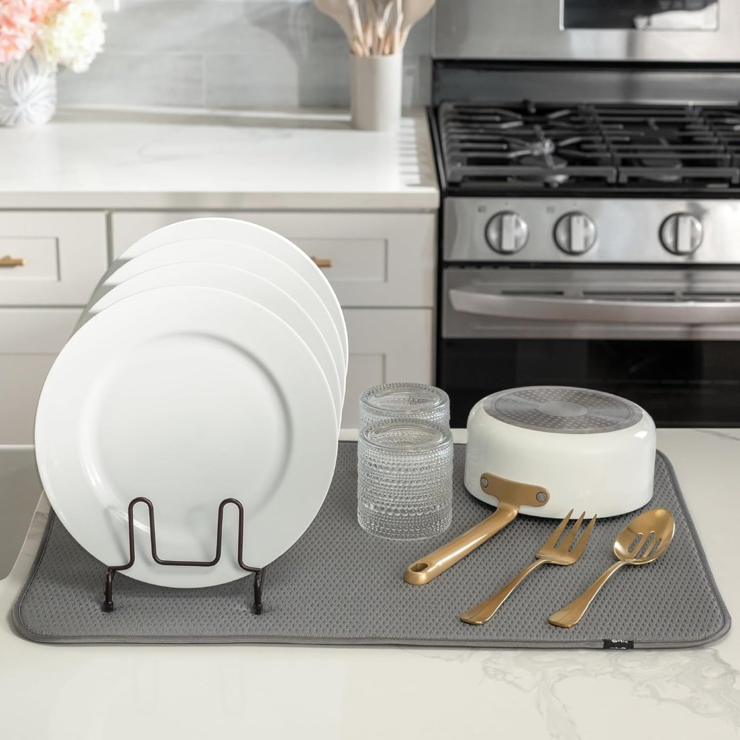 S&T INC. Dish Drying Mat XL, 18” x 24”, Absorbent Microfiber Kitchen Counter Mat, Drying Pad for Dishes, Utensils, Pots and Pans, Extra Large, Diamond Texture, Grey