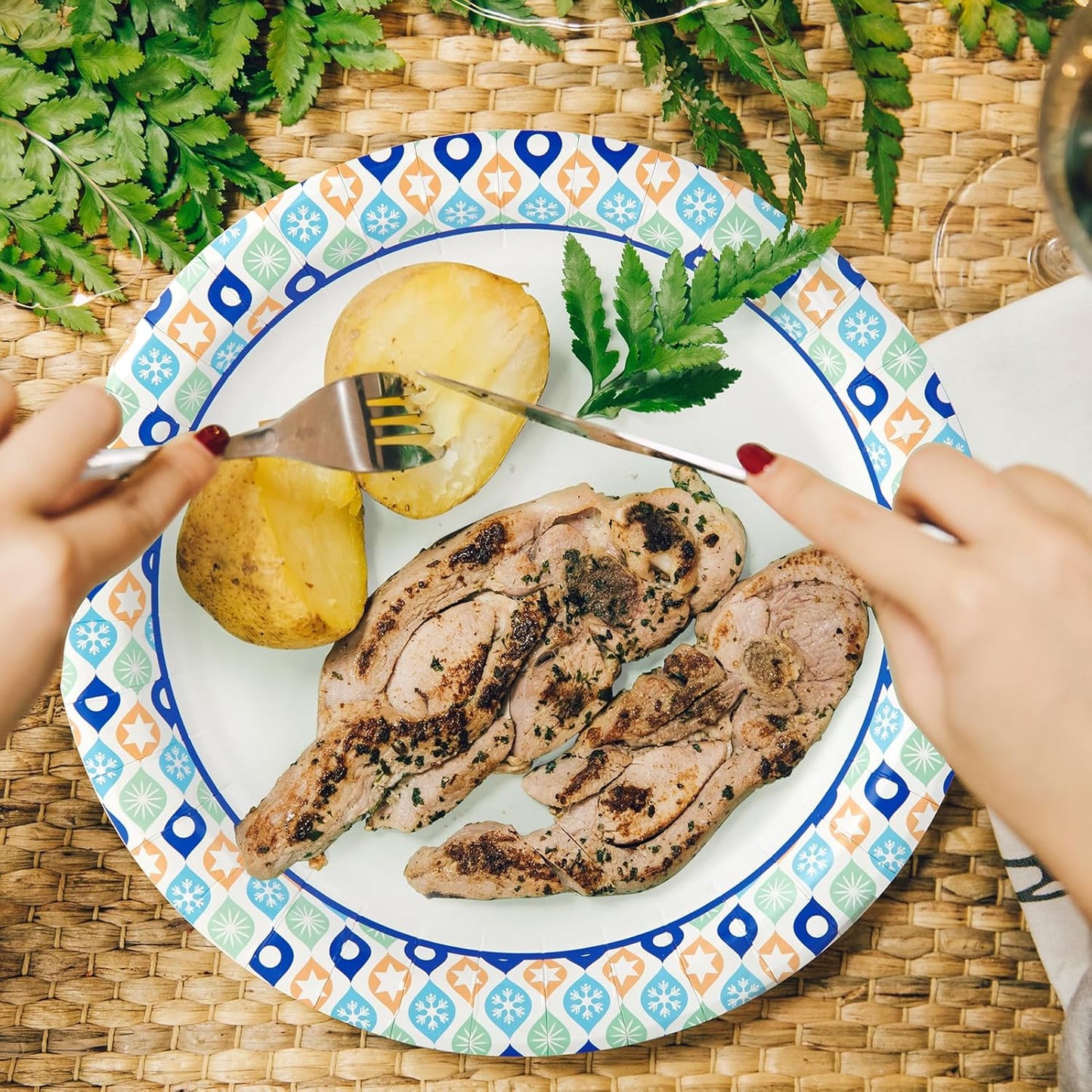 MUCHII 8.375 Inch Paper Plates, 288 Count Disposable Plates, Soak Proof and Cut, Ideal for Family Gatherings, Parties, Picnic